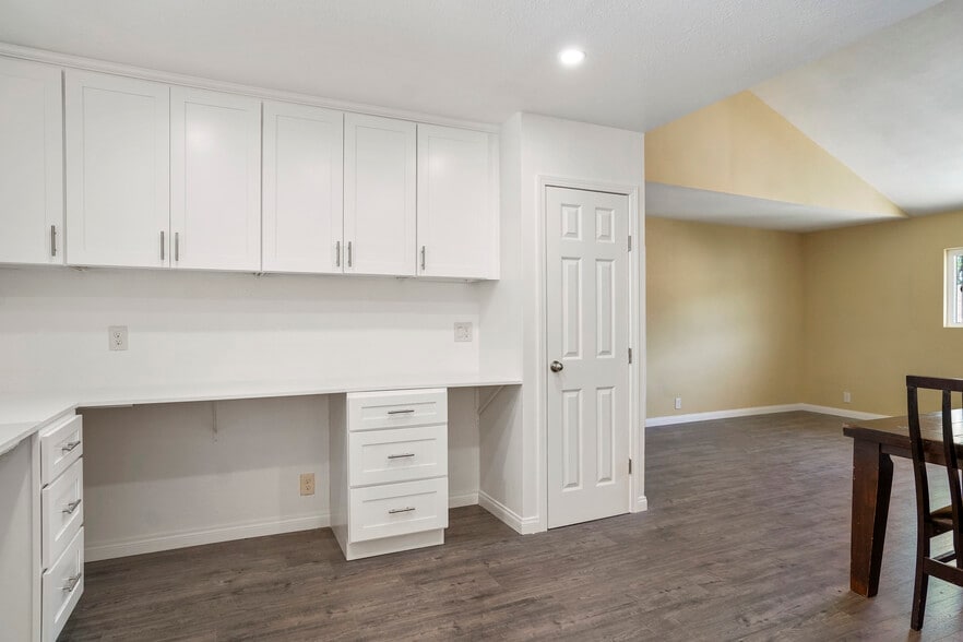 More Photos Of 1001-1003 W Myrtle St, Santa Ana Specialty For Sale