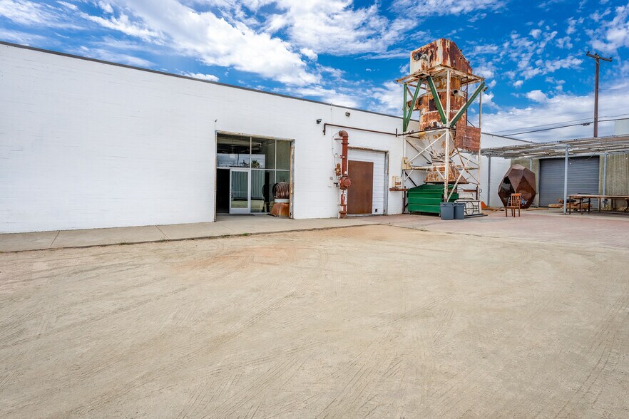 More Photos Of 2212 Main St, San Diego Industrial For Lease