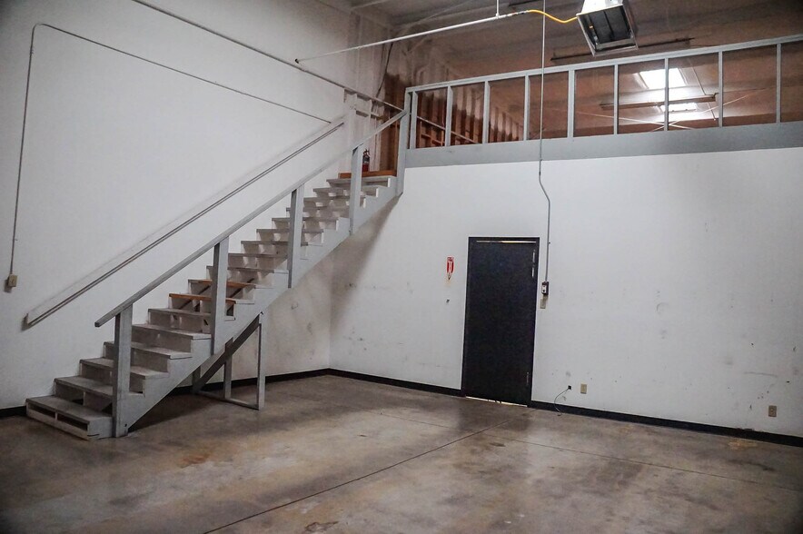 More Photos Of 3015 Fort Worth Hwy, Hudson Oaks Auto Dealership For Lease