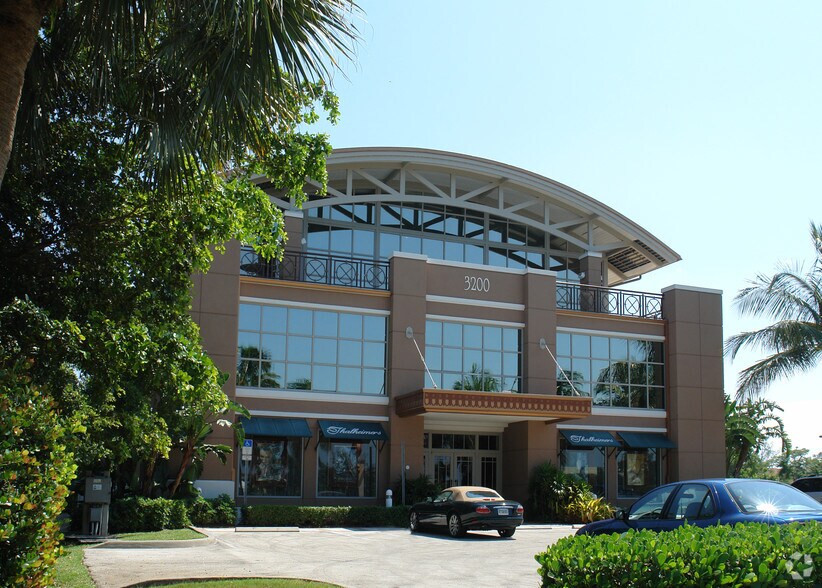 More Photos Of 3200 Tamiami Trl N, Naples Storefront Retail Office For Lease