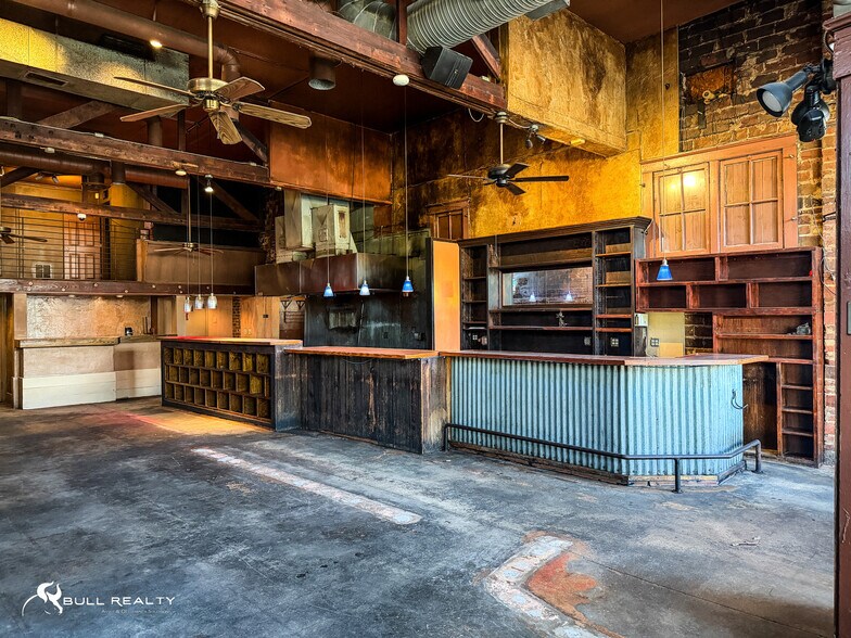 More Photos Of 242 SE Boulevard, Atlanta Restaurant For Sale