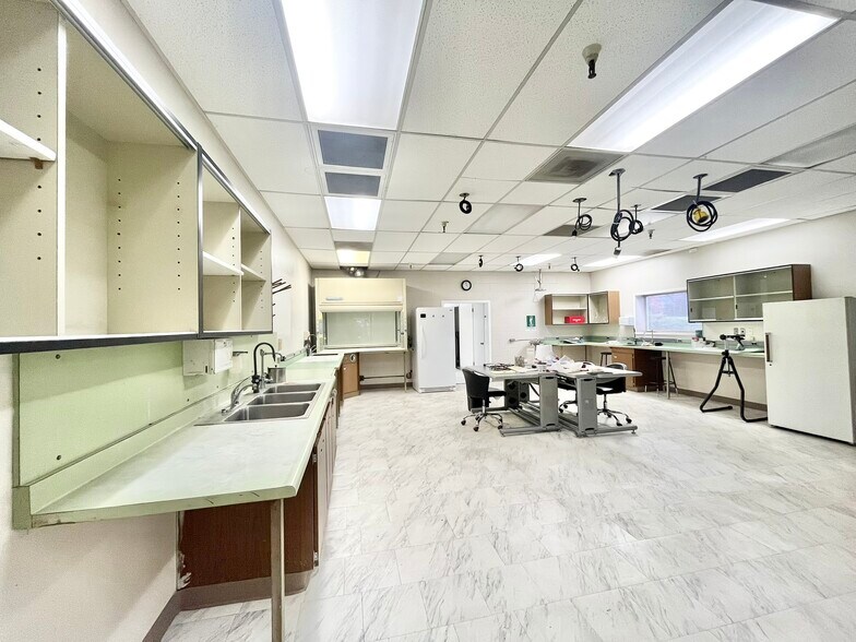 More Photos Of 408 Sunrise Ave, Roseville Storefront Retail Office For Sale