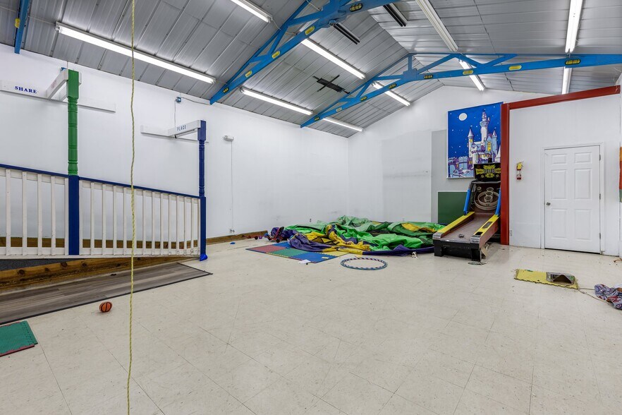 More Photos Of 99 Roper Dr, Park Hills Self Storage For Sale