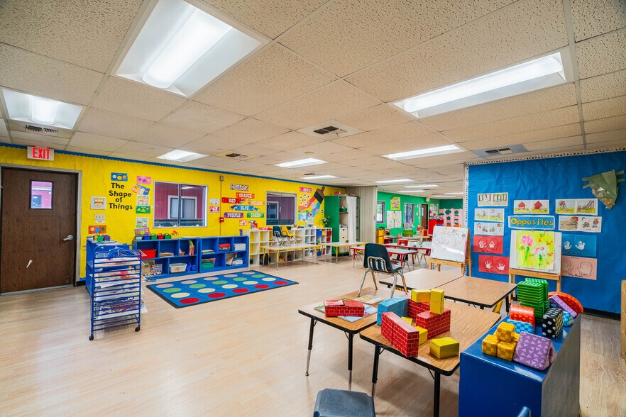 More Photos Of 2911 N San Fernando Rd, Los Angeles Schools For Lease