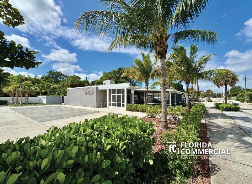 More Photos Of 796 NE Dixie Hwy, Jensen Beach Restaurant For Sale