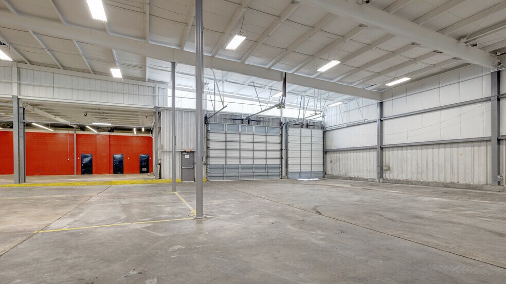 More Photos Of 403 W Admiral Doyle Dr, New Iberia Distribution For Lease