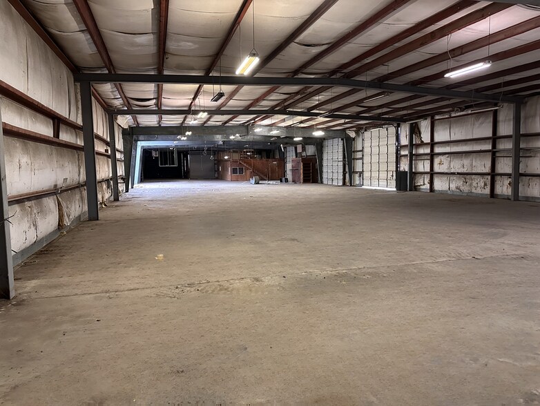 More Photos Of 16137 FM 624, Robstown Warehouse For Lease