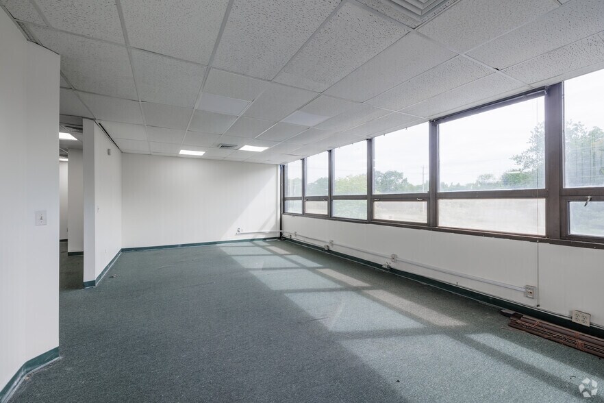 More Photos Of 843 Union Ave, New Windsor Township Office For Lease
