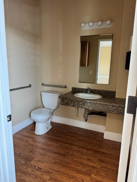 More Photos Of 325 Harbour Cove Dr, Sparks Office Residential For Lease