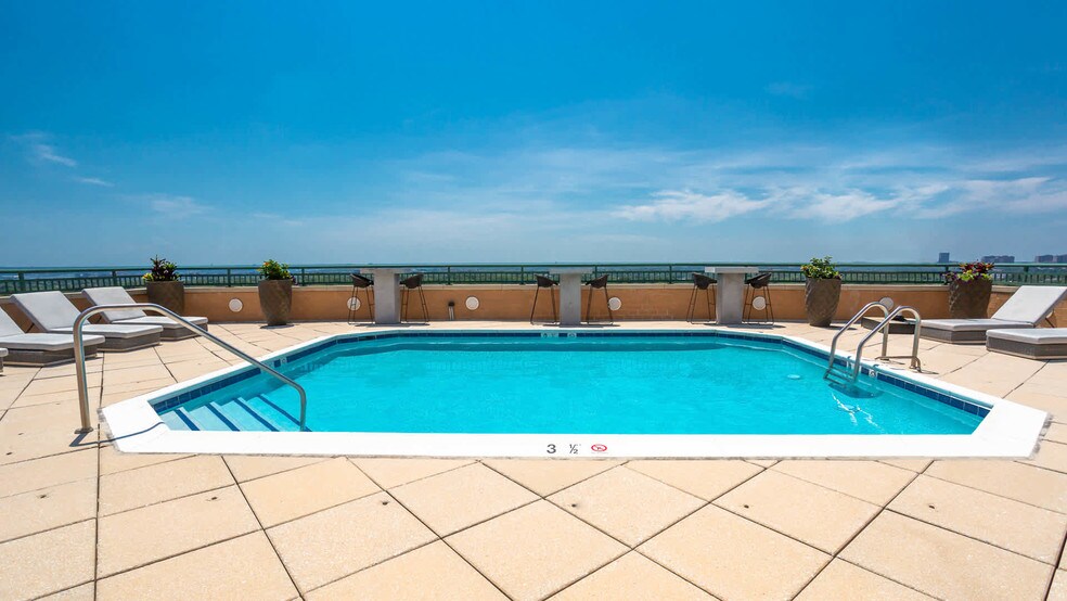 More Photos Of 901 N Nelson St, Arlington Apartments For Lease