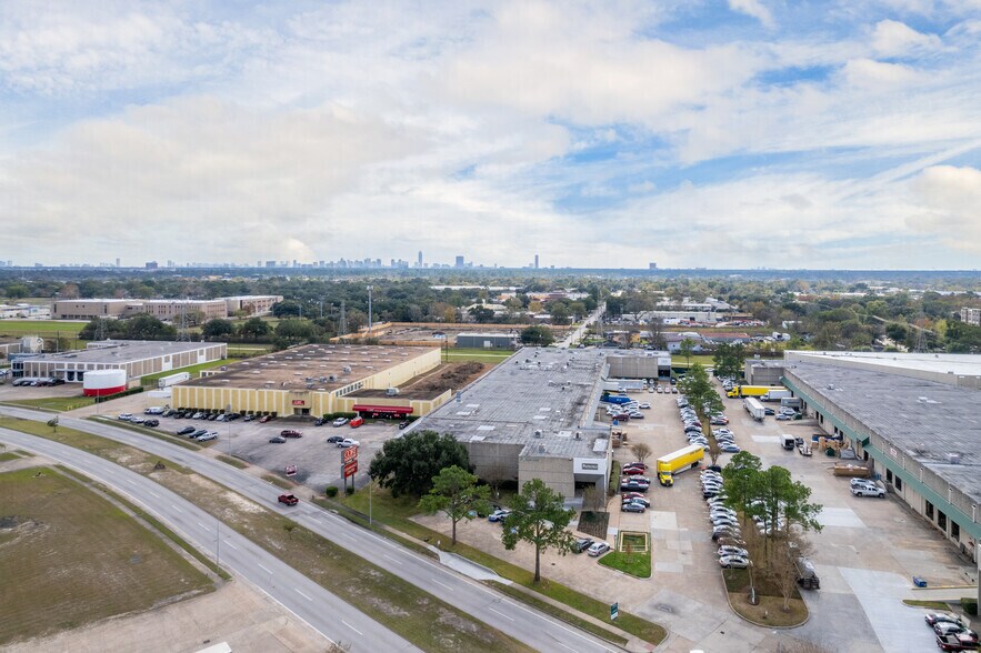 More Photos Of 8201-8219 Kempwood Dr, Houston Warehouse For Lease