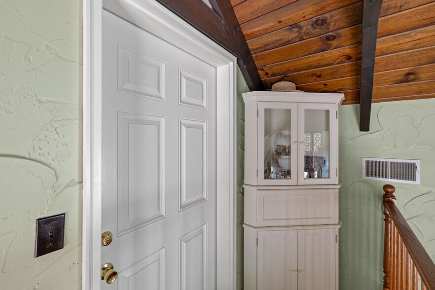 More Photos Of 40 Hospital Rd, Gettysburg Hotel For Sale
