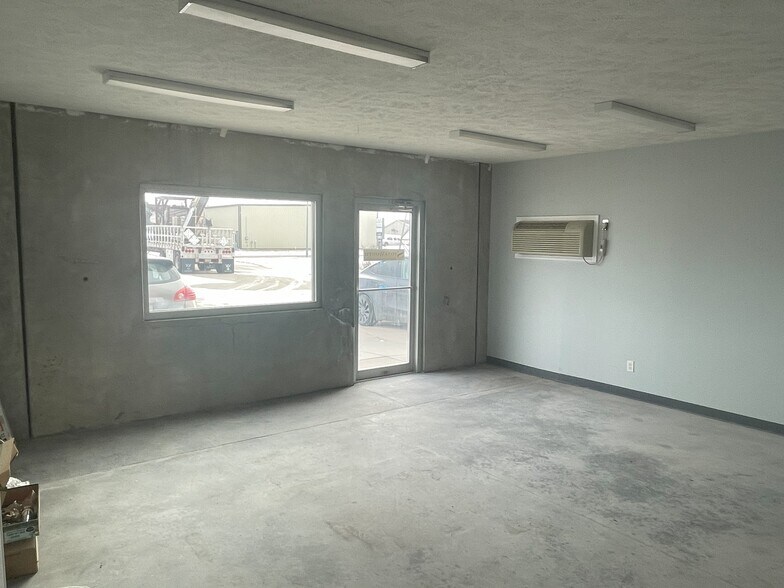 More Photos Of 3801 S 6th St, Lincoln Warehouse For Sale