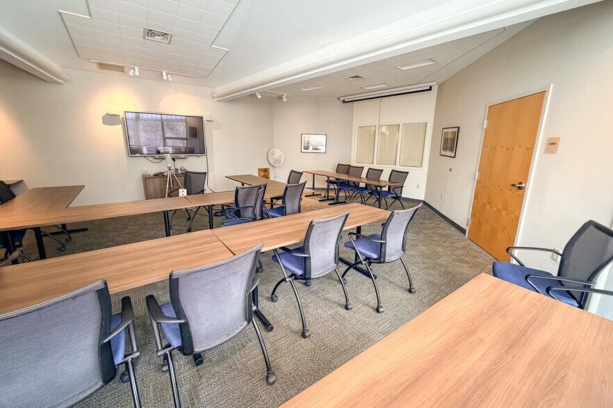 More Photos Of 193 Home Farm Way, Waitsfield Office For Sale