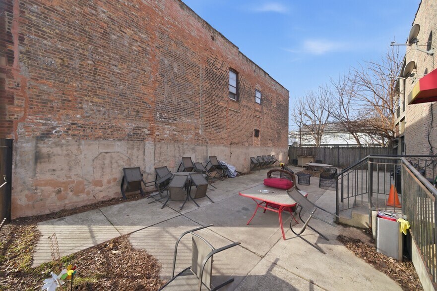 More Photos Of 518 Western ave, Chicago Apartments For Sale