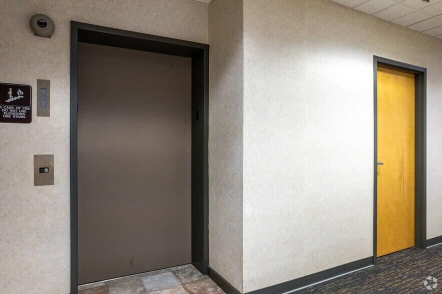 More Photos Of 201 Granite Run Dr, Lancaster Office For Lease