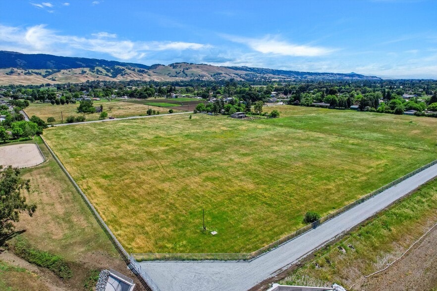 More Photos Of 12385 Columbet ave, San Martin Land For Lease