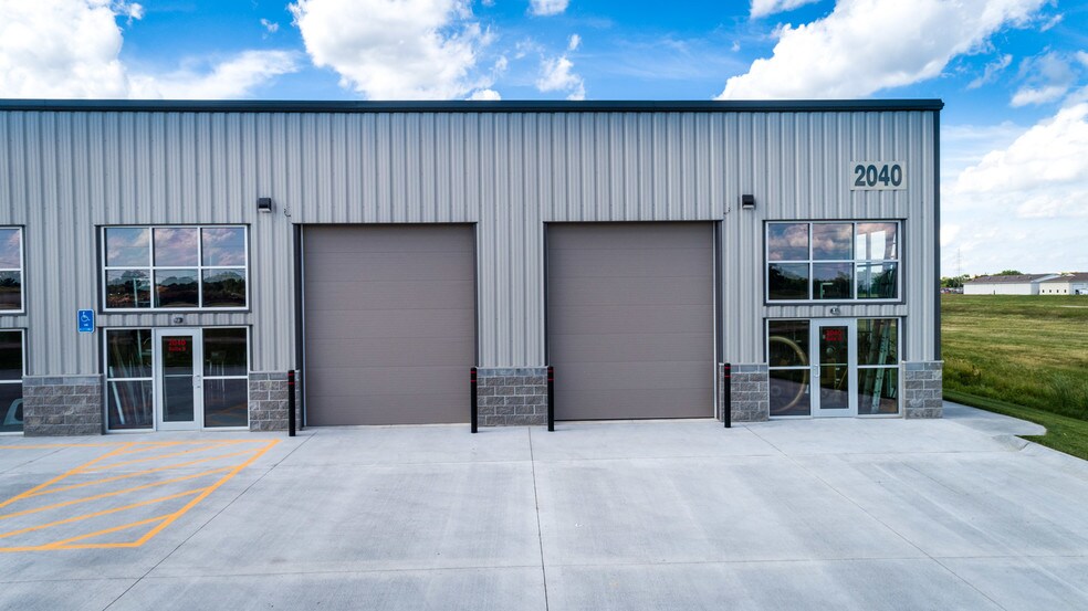 More Photos Of 2040 SW 5th St, Lincoln Distribution For Lease