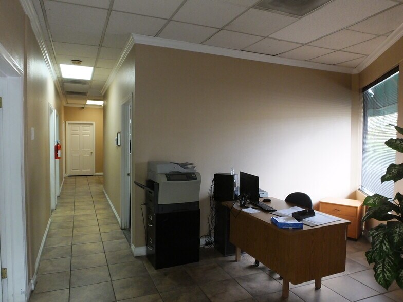 More Photos Of 44143-44147 20th St W, Lancaster Medical For Lease
