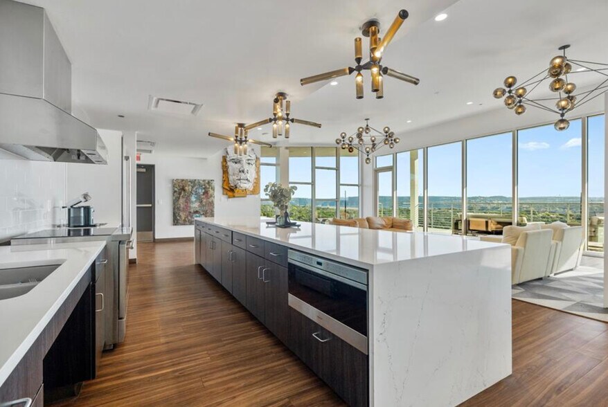 More Photos Of 4229 FM 620, Austin Showroom For Sale