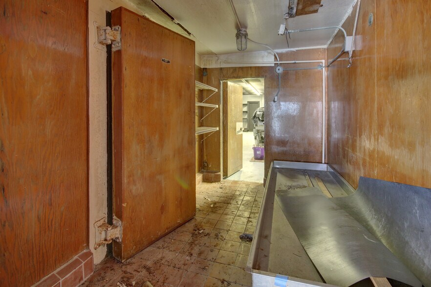 More Photos Of 1916 Cedar Dr, La Marque Restaurant For Lease