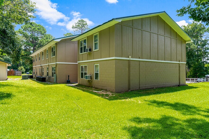 More Photos Of 872 Deer Wood Ln, Chipley Apartments For Sale