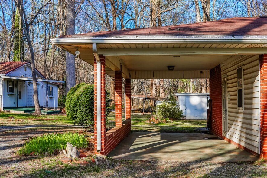 More Photos Of 4924 Freedom Dr, Charlotte Flex For Sale