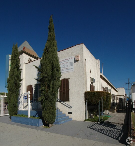 Primary Photo Of 827 E Jefferson Blvd, Los Angeles Light Manufacturing For Lease