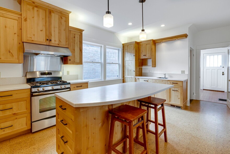 More Photos Of 1825 SE 7th Ave, Portland Loft Creative Space For Sale