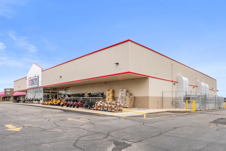 More Photos Of 42475 Highway 195, Haleyville Storefront For Sale