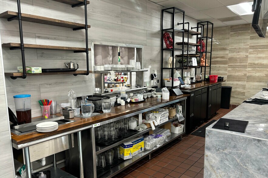 More Photos Of 10655 Coloma Rd, Rancho Cordova Freestanding For Sale