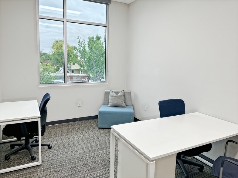 More Photos Of 980 W 6th St, Ontario Coworking Space