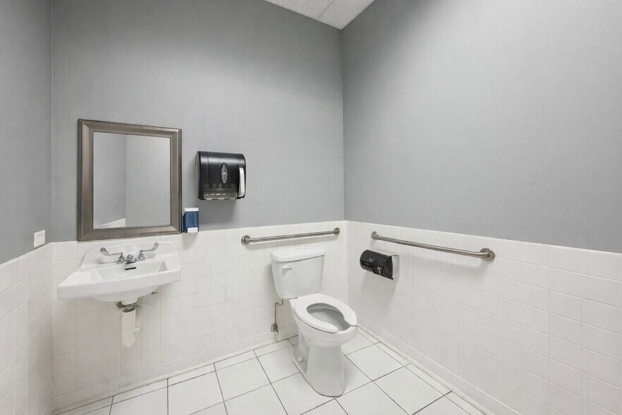 More Photos Of 4420-4428 N Clark St, Chicago Apartments For Sale