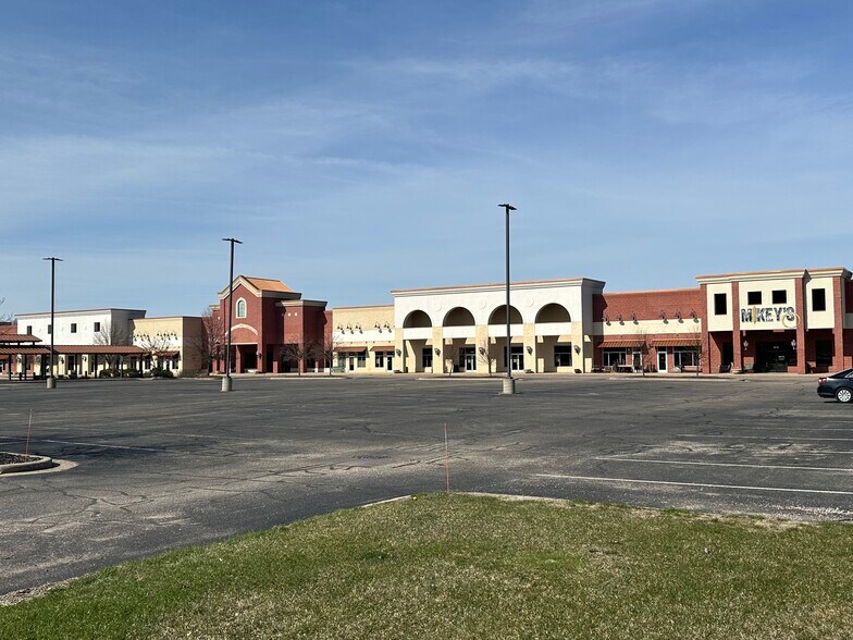 More Photos Of 3012-3066 Village Park Dr, Plover Freestanding For Lease