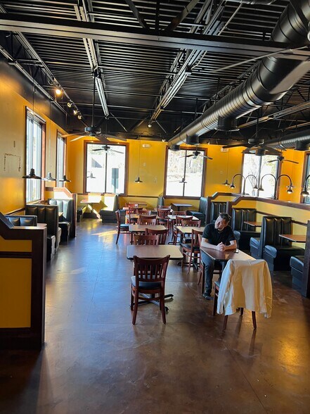 More Photos Of 2080 Lower Roswell Rd, Marietta Restaurant For Lease