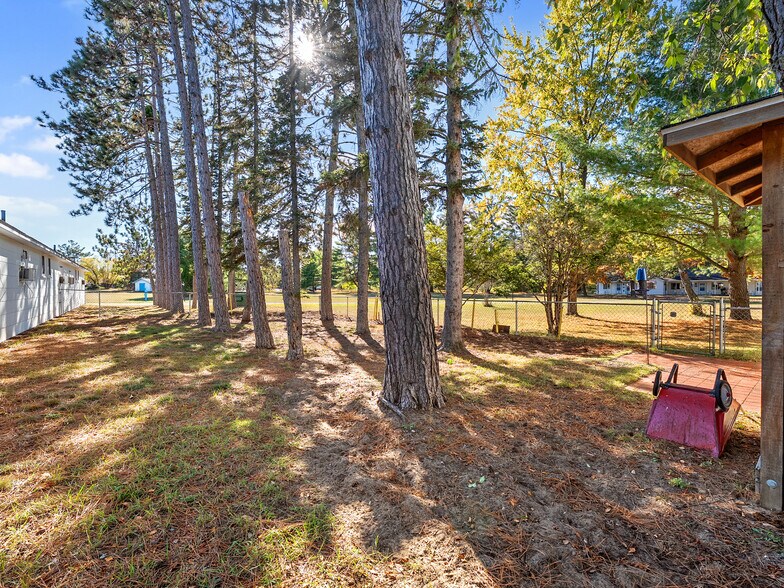 More Photos Of 1024 S I 75 Business Loop, Grayling Hotel For Sale