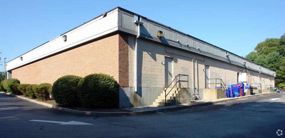 More Photos Of 119 Washington St, Norwell Freestanding For Lease