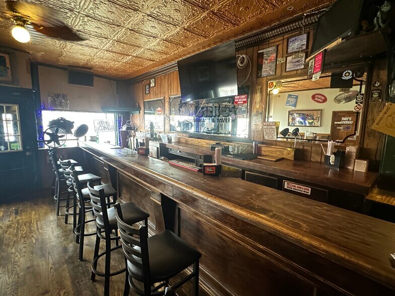 More Photos Of 2201 Hyde Park Blvd, Niagara Falls Restaurant For Sale