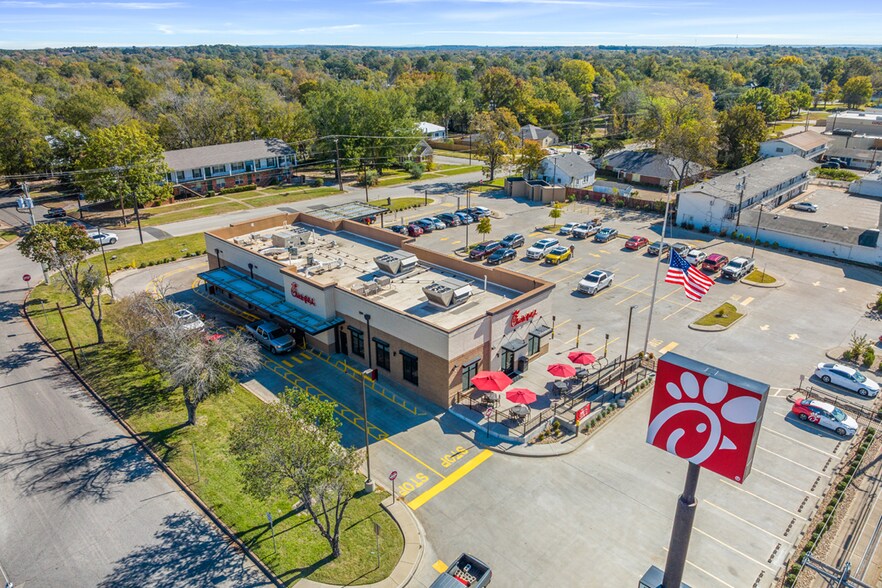 Primary Photo Of 502 S Jackson St, Jacksonville Fast Food For Sale