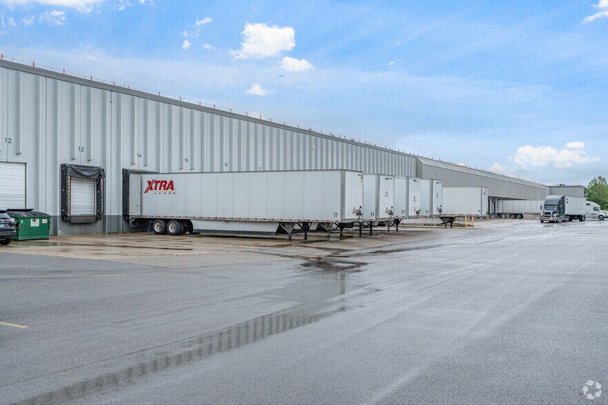 More Photos Of 971-991 Supreme Dr, Bensenville Warehouse For Lease