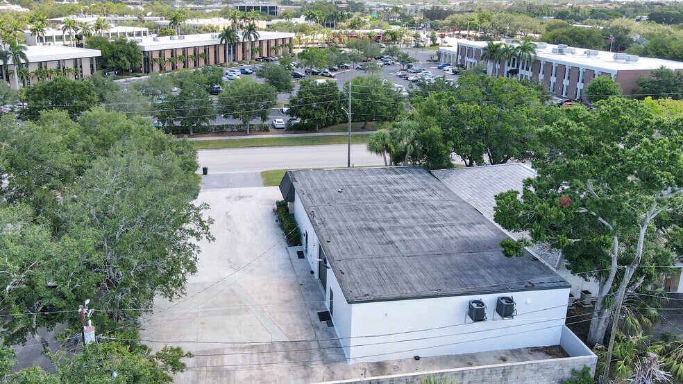 More Photos Of 450 94th Ave N, Saint Petersburg Flex For Lease
