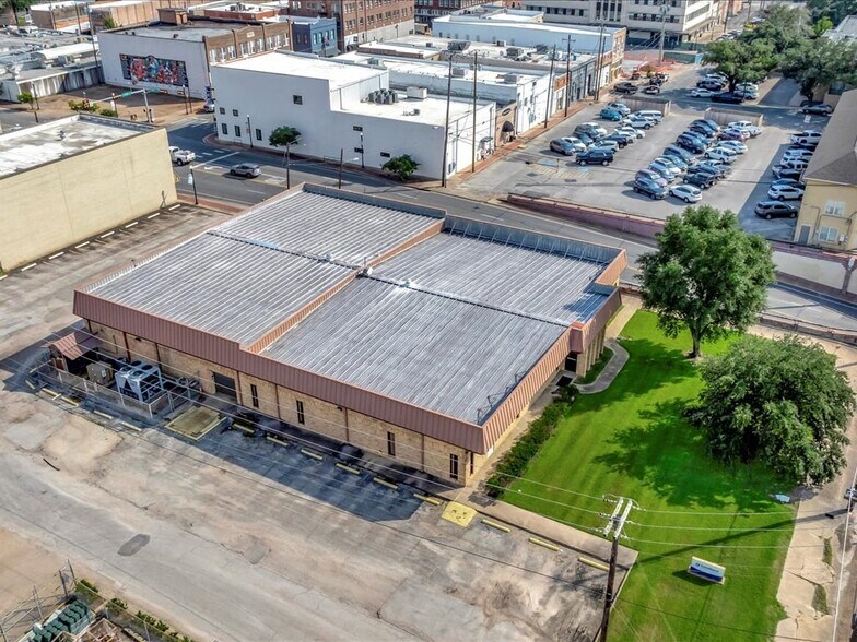 More Photos Of 202 N Angelina Ave, Lufkin Office For Sale
