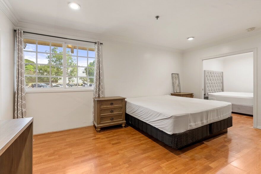 More Photos Of 690-696 South Coast Highway, Laguna Beach Hotel For Sale