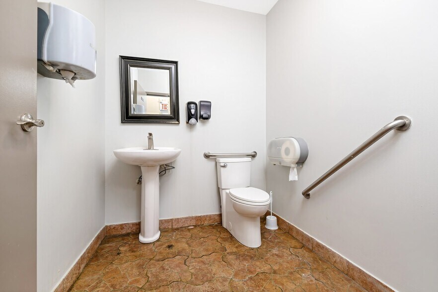 More Photos Of 470 Chrysler Dr, Brampton Storefront For Sale