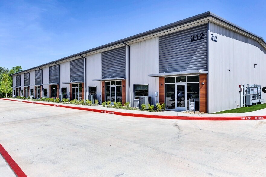 More Photos Of 312-332 Eldorado Pky, McKinney Warehouse For Sale