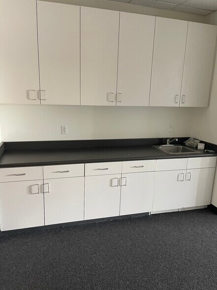 More Photos Of 11760 Slauson Ave, Santa Fe Springs Manufacturing For Lease
