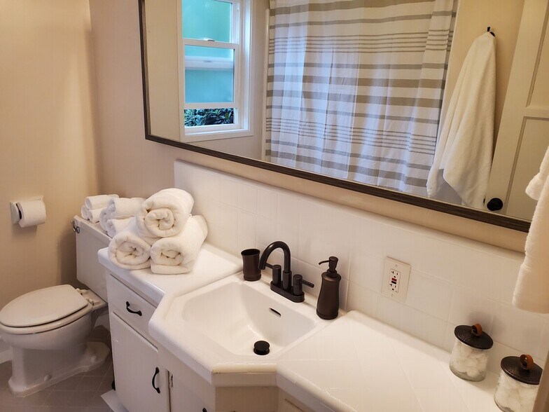 More Photos Of 1558 Ebers St, San Diego Apartments For Sale