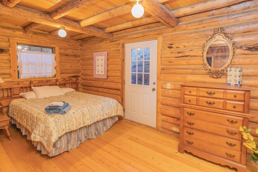 More Photos Of 860 County Road 142, Lake City Hotel For Sale