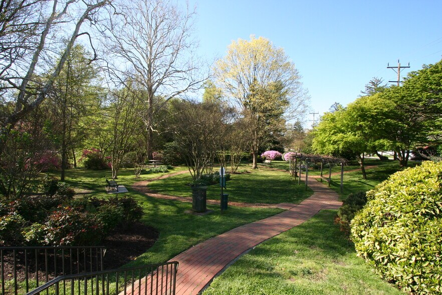 More Photos Of 3720 Farragut Ave, Kensington Medical For Lease