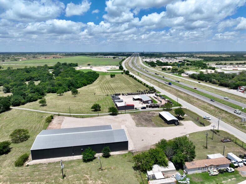 More Photos Of 4528 S Interstate 35, Alvarado Warehouse For Lease